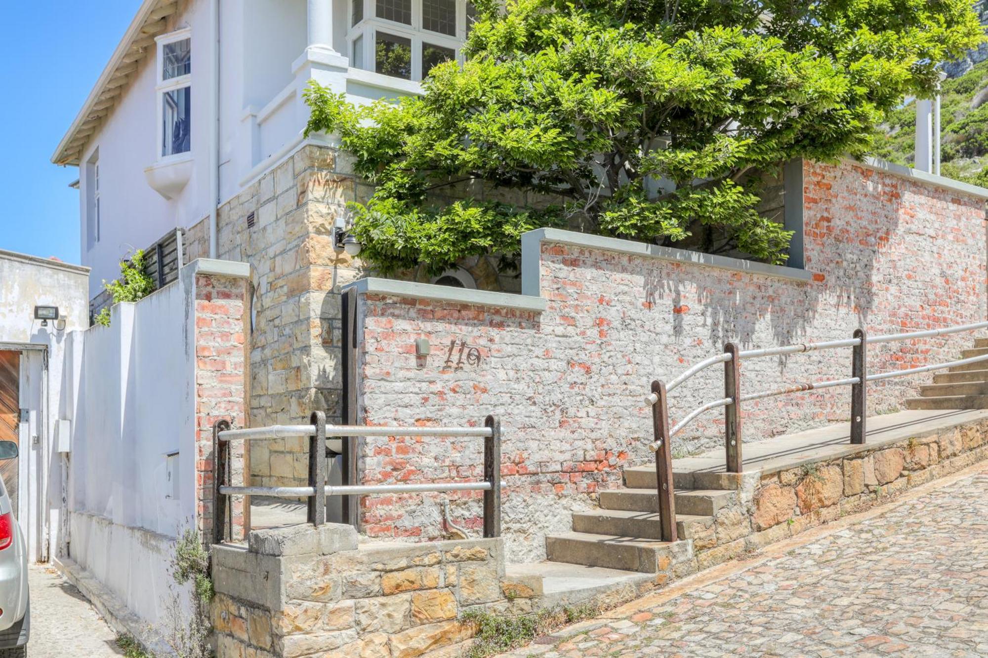 Behr Road Apartment With Sea View Patio Kaapstad Buitenkant foto