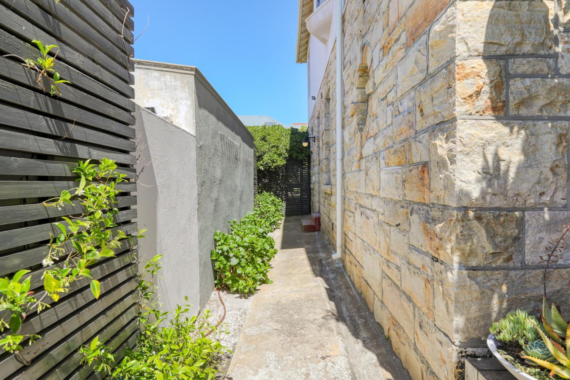 Behr Road Apartment With Sea View Patio Kaapstad Buitenkant foto